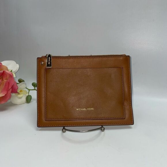 NEW Michaell Kors Clutch - Picture 1 of 6